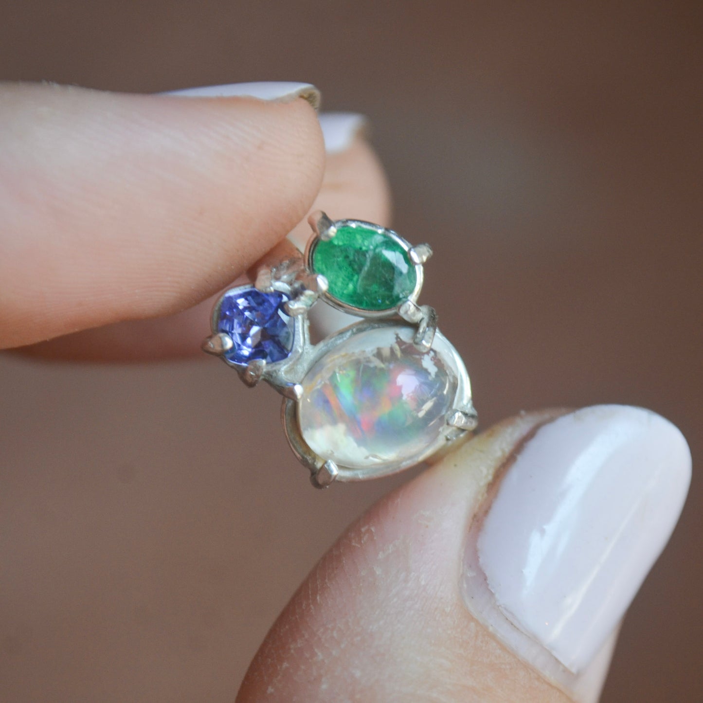 Anillo de Opalo, esmeralda y tanzanita diseño UNION