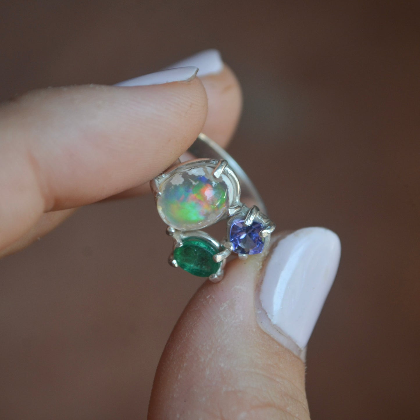 Anillo de Opalo, esmeralda y tanzanita diseño UNION