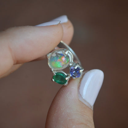 Anillo de Opalo, esmeralda y tanzanita diseño UNION
