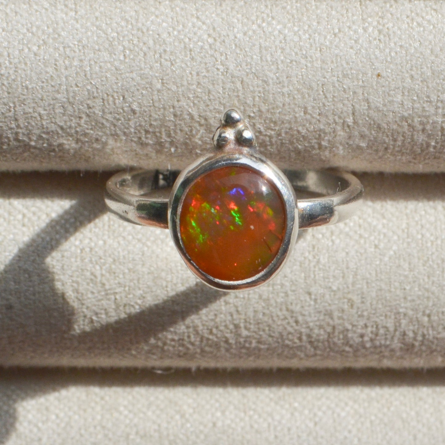Anillo TRINIDAD con Opalo de Fuego