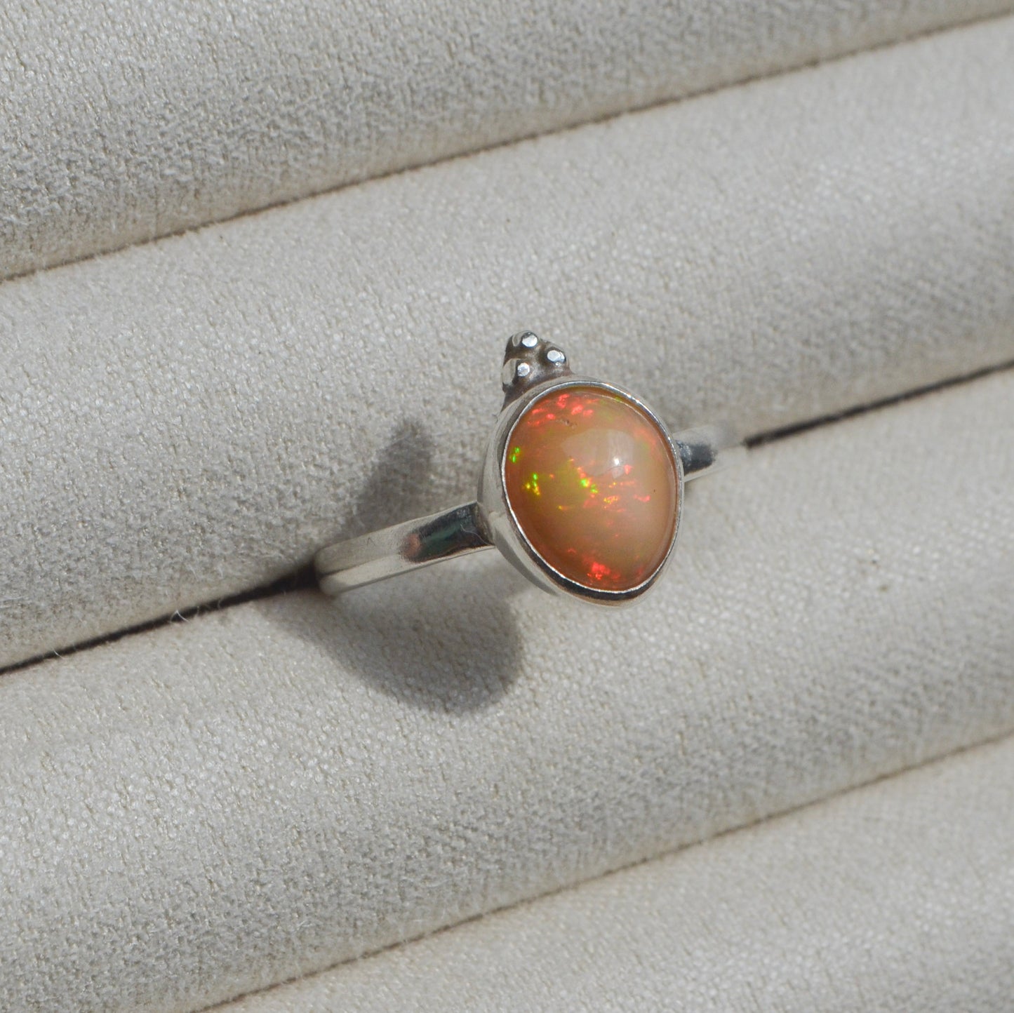 Anillo TRINIDAD con Opalo de Fuego