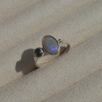 Anillo Opalo australiano y esmeralda