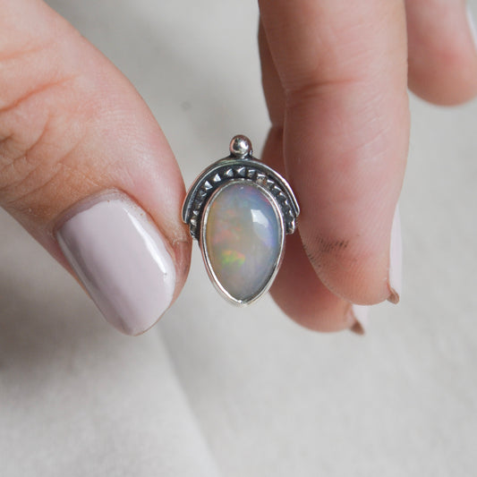 Anillo Intuición – Diseño Personalizado con Ópalo