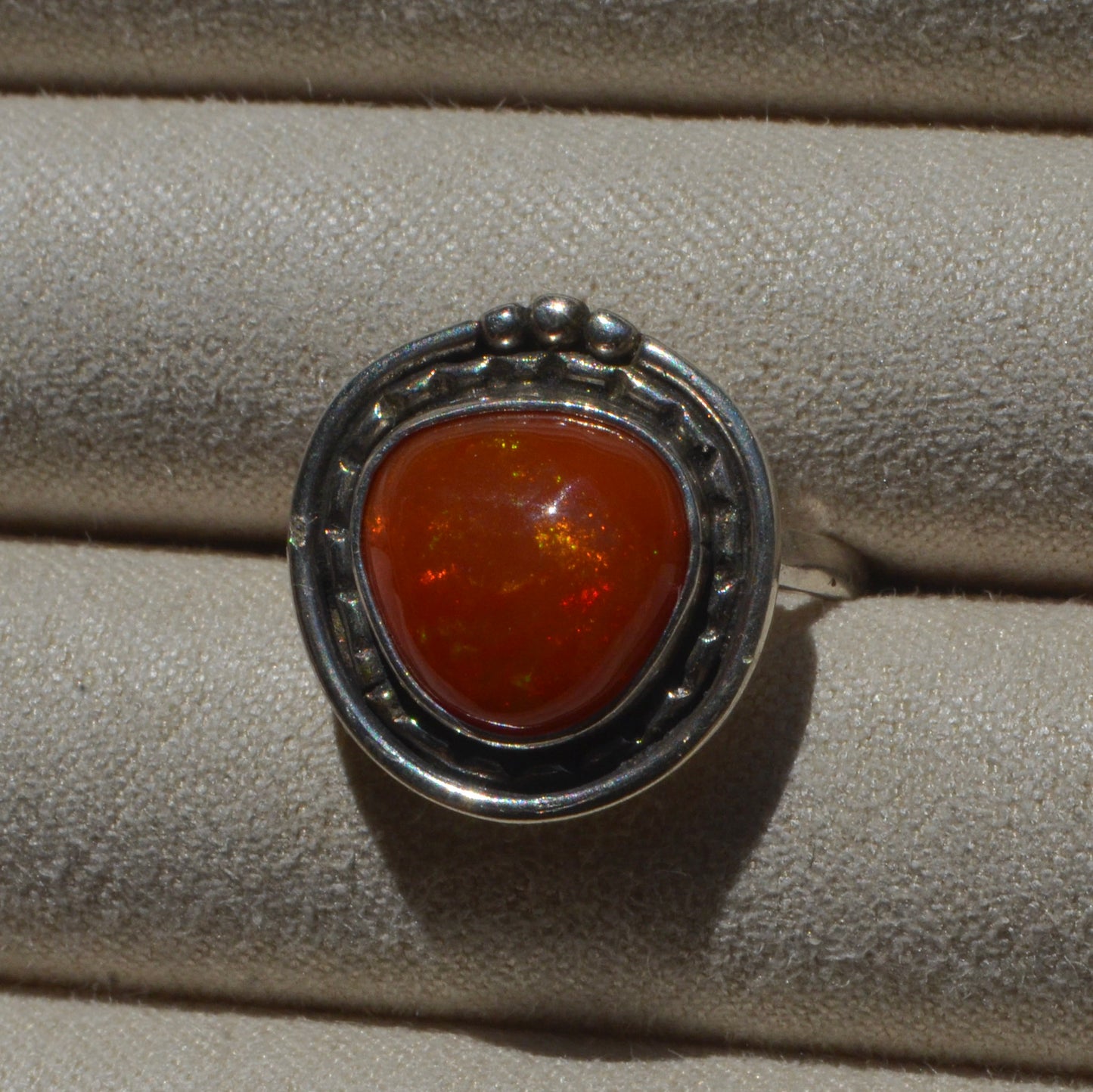 Anillo SOSTENGO con Ópalo de fuego