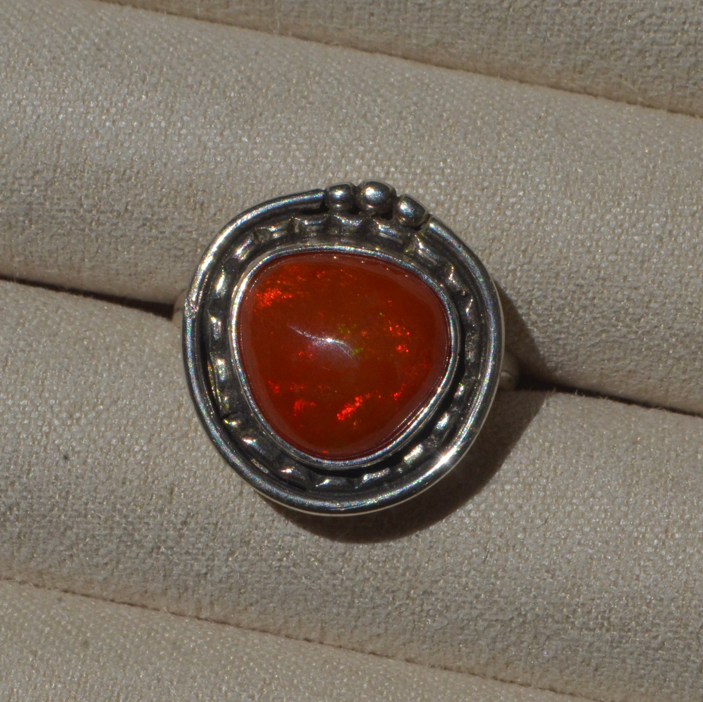 Anillo SOSTENGO con Ópalo de fuego