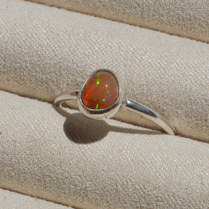 Anillo LIGERA con Opalo Mexicano