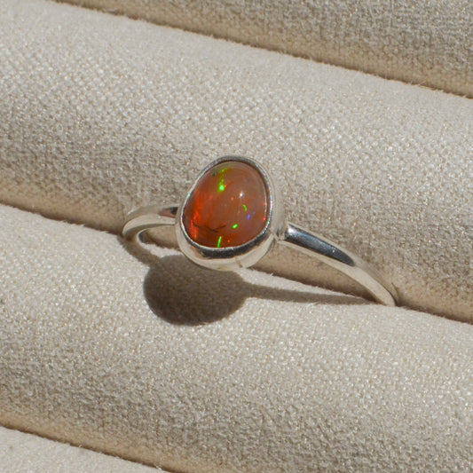 Anillo LIGERA con Opalo Mexicano