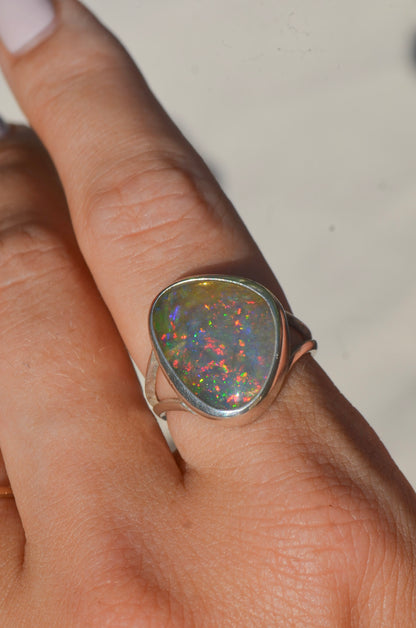 Anillo ESENCIA en V Ópalo mexicano