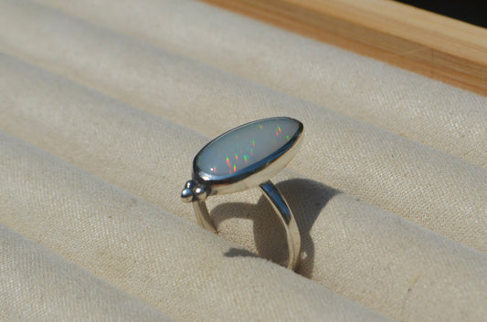 Anillo TRINIDAD con Opalo australiano