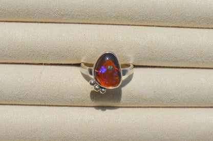 Anillo ESENCIA con Opalo de Fuego con Bolitas