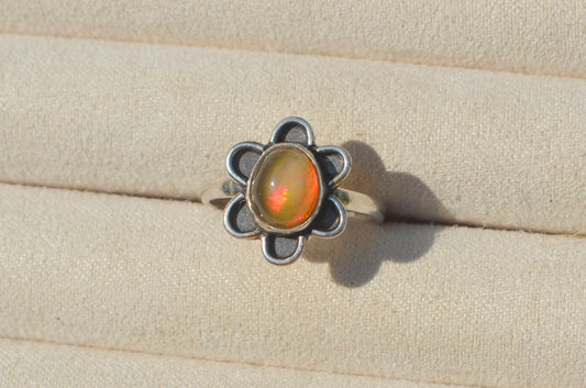 Anillo Flor con Opalo Mexicano