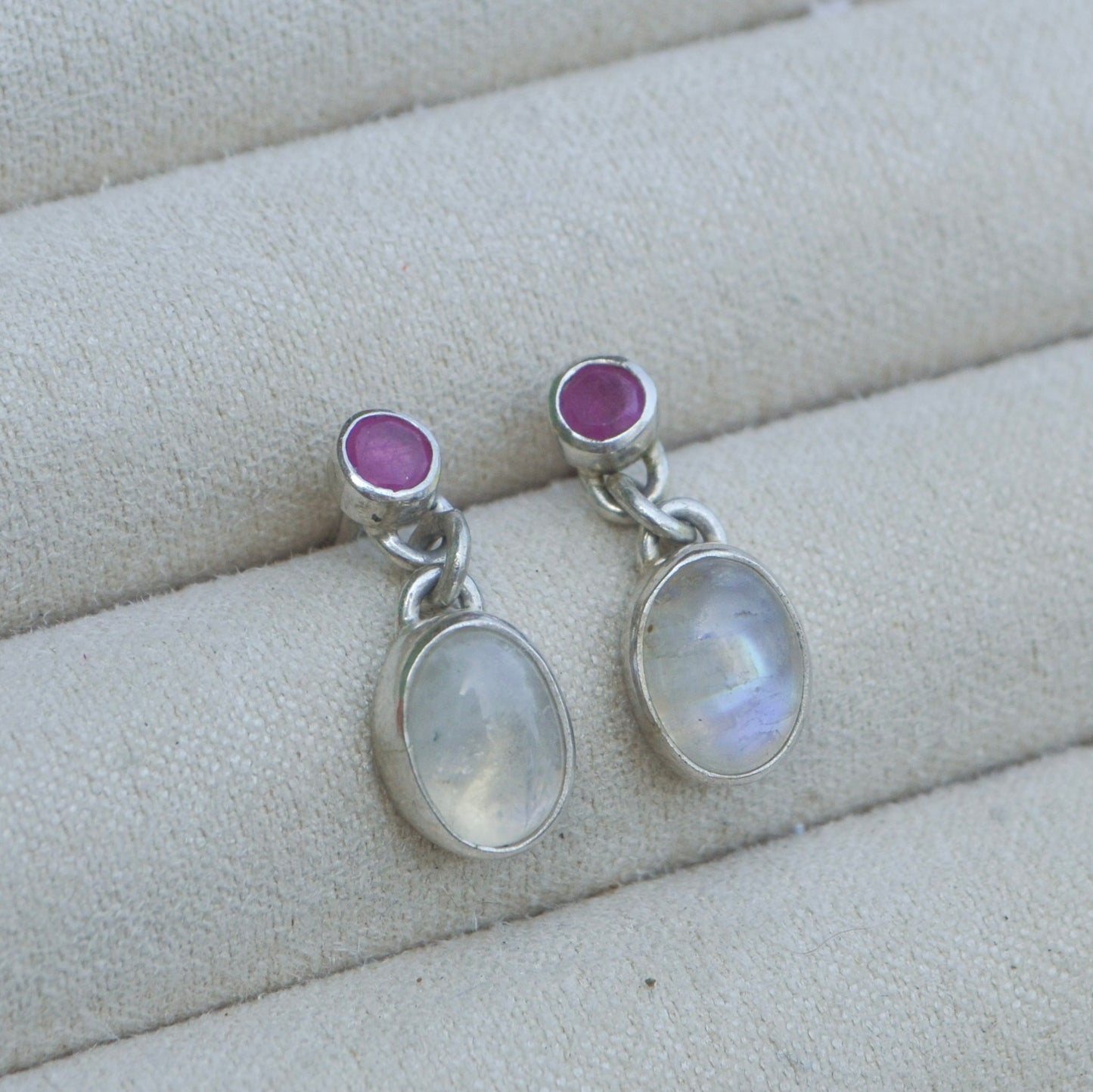 Aretes de Rubi y Piedra Luna