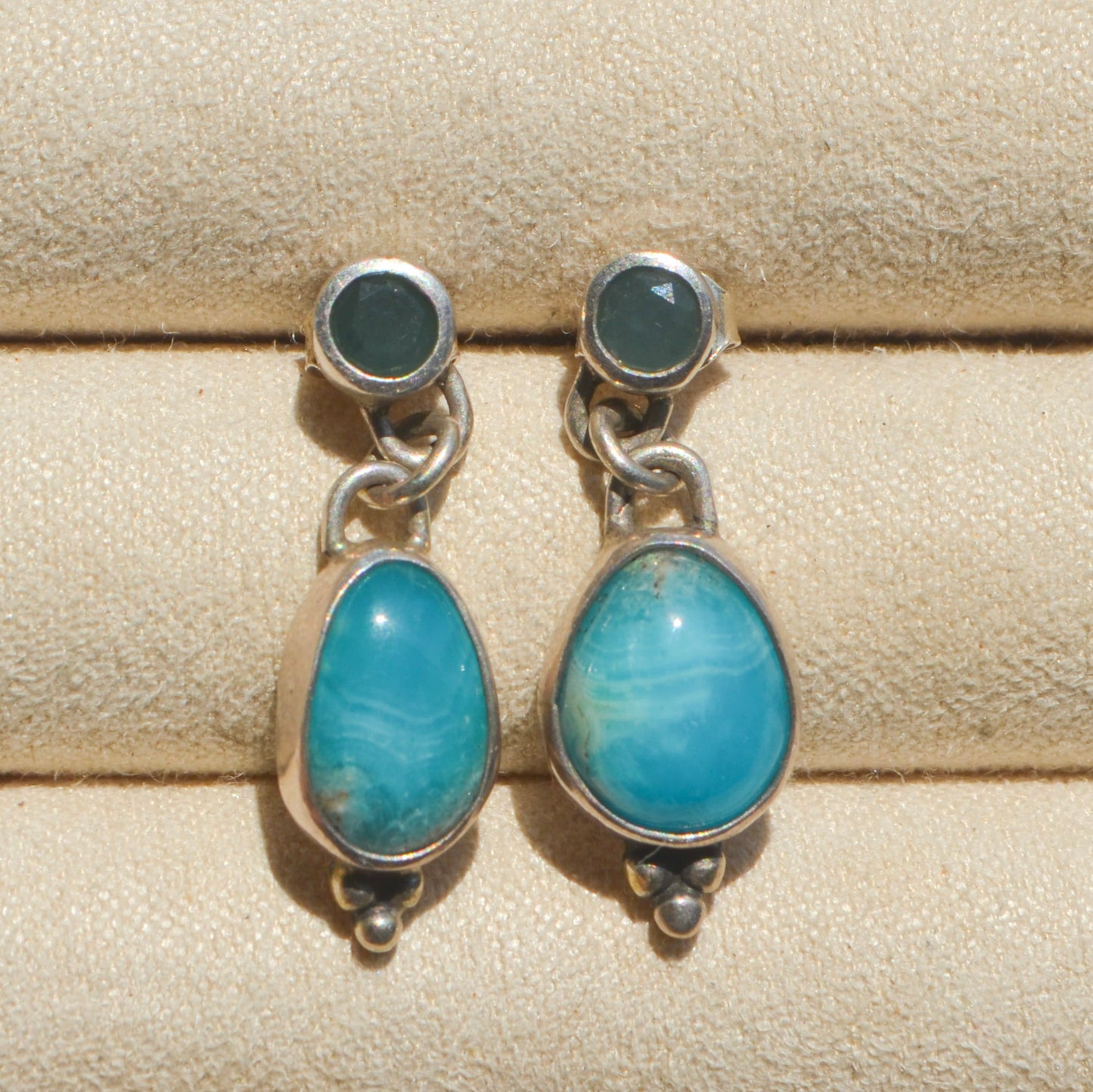 Aretes de Smithsonita y Jade Esmeralda