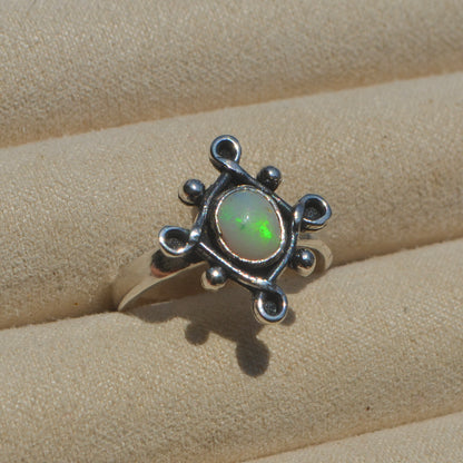 Anillo 4 Infinitos con opalo australiano