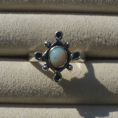 Anillo 4 Infinitos con opalo australiano