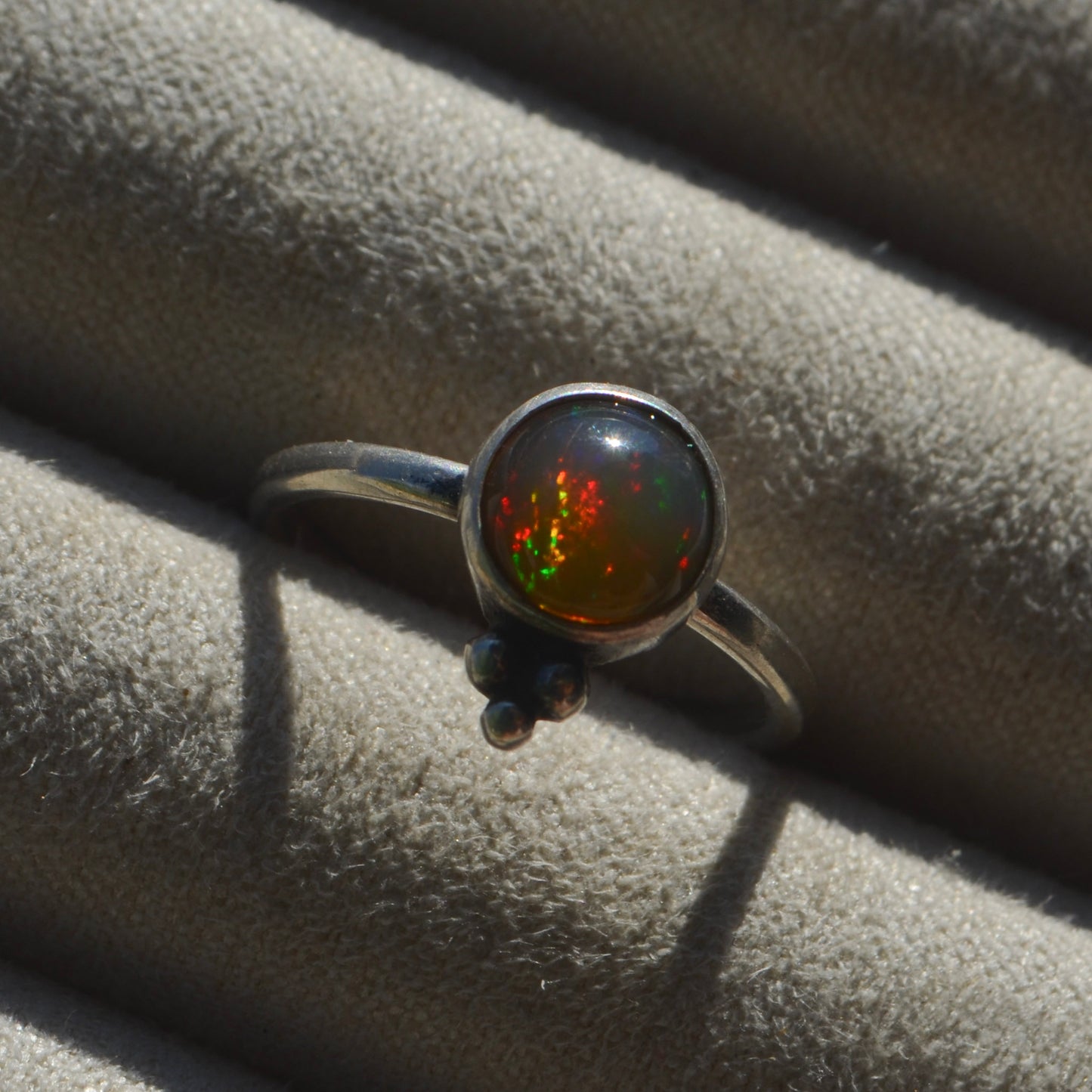 Anillo TRINIDAD con Opalo de fuego