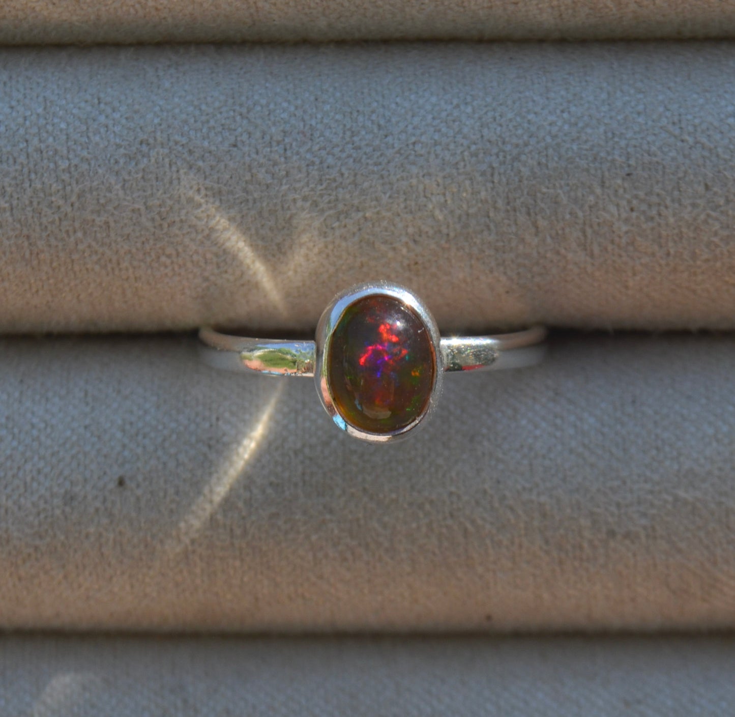 Anillo LIGERA con Opalo de fuego