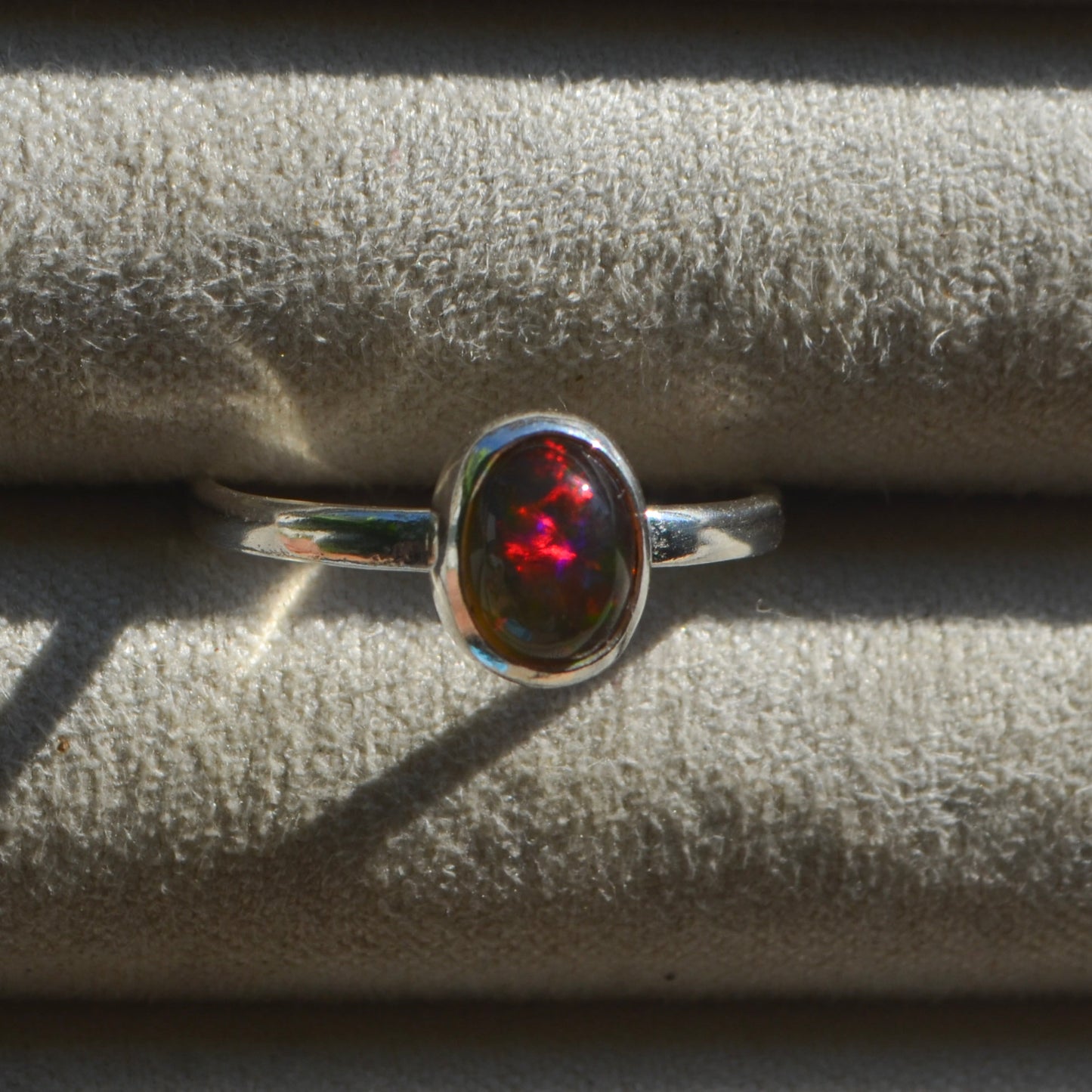 Anillo LIGERA con Opalo de fuego