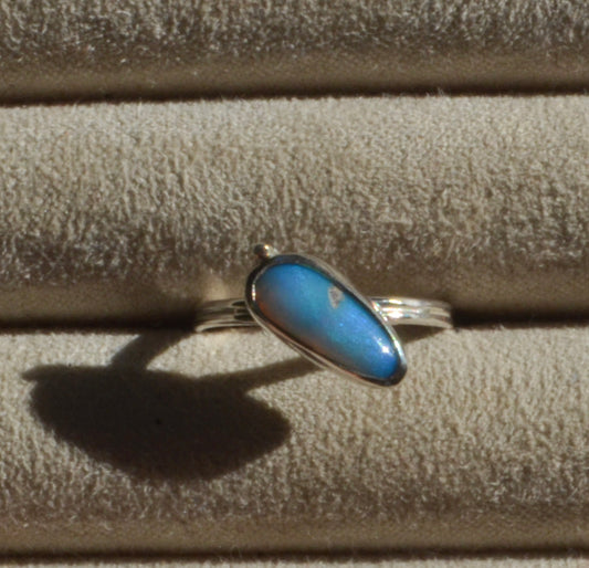 Anillo Foco con Opalo Australiano