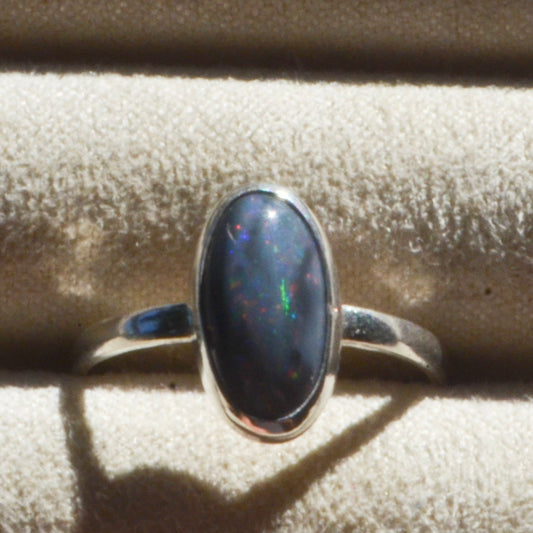 Anillo LIGERA con Opalo Australiano