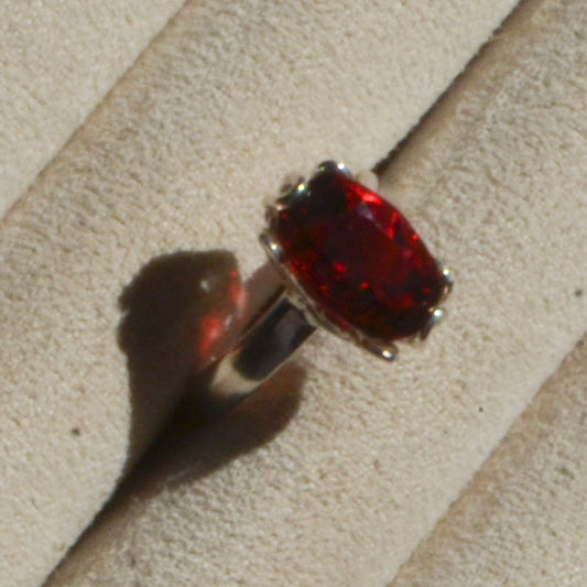 Anillo Florecer con Opalo Sangre de Pichón