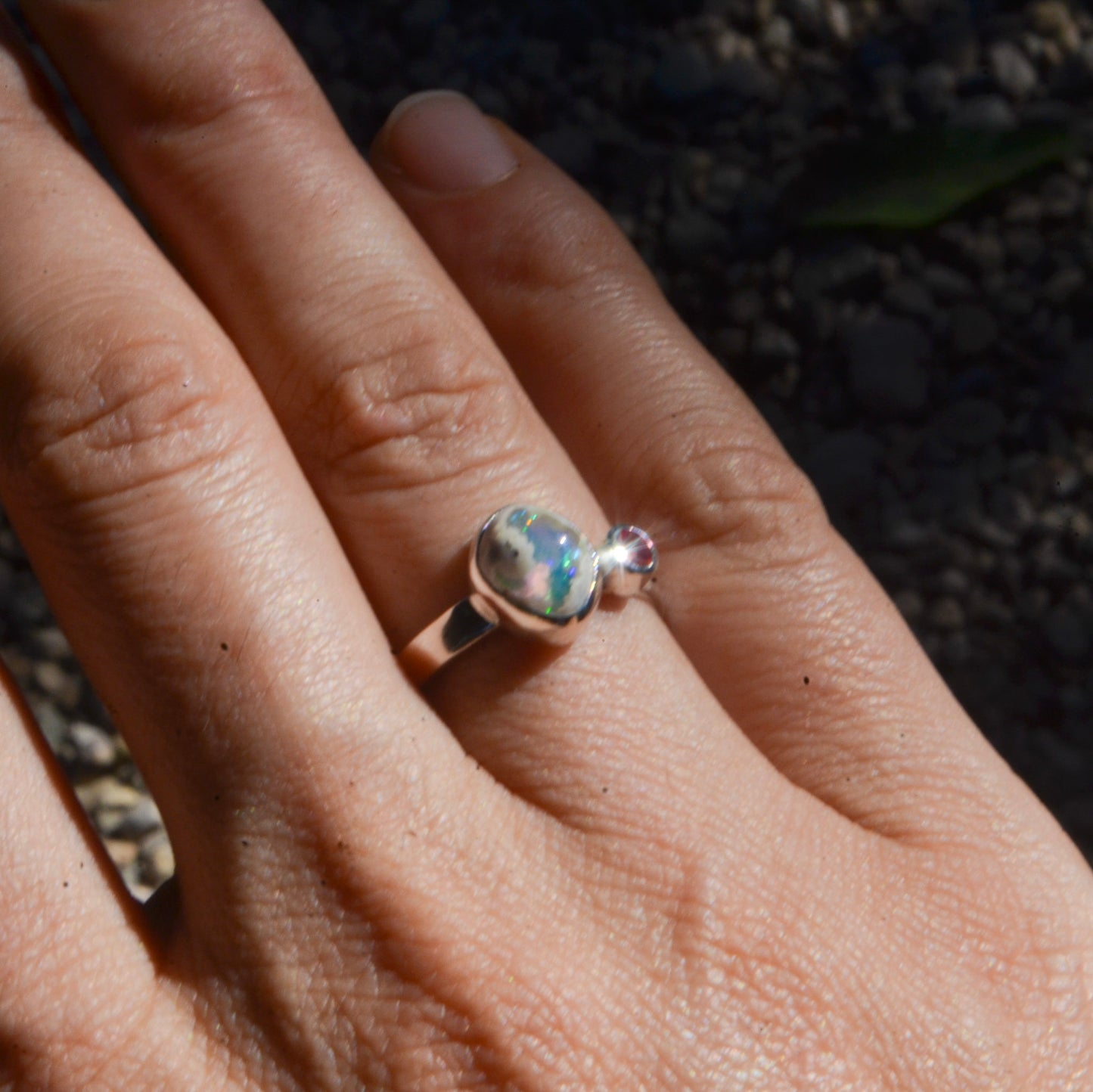 Anillo DUAL con Ópalo mexicano y Rubí