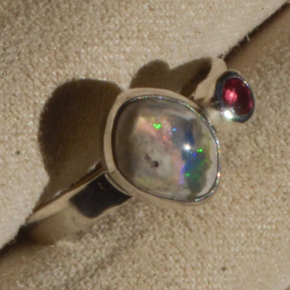 Anillo DUAL con Ópalo mexicano y Rubí