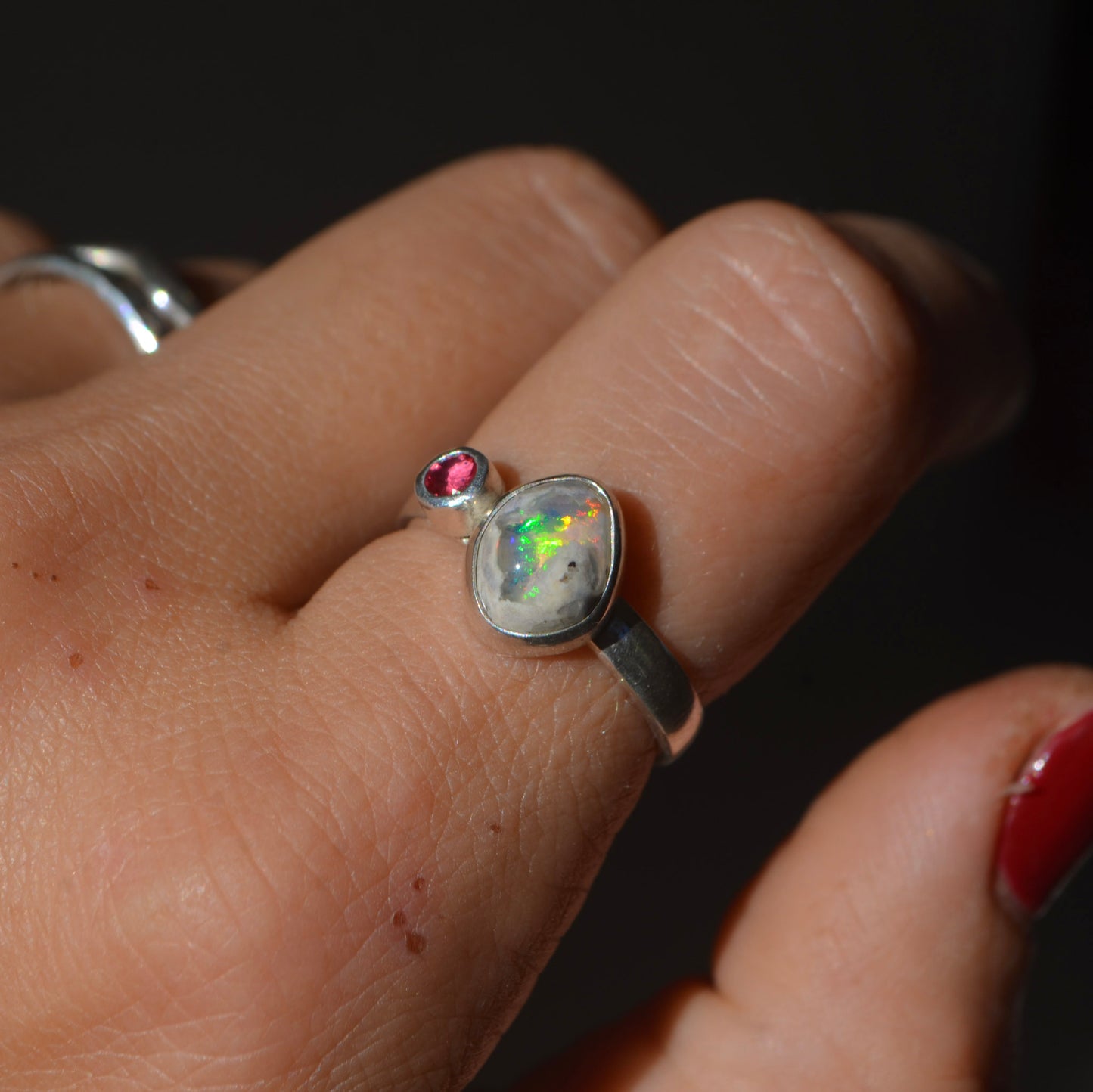 Anillo DUAL con Ópalo mexicano y Rubí