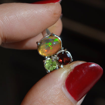 Anillo de Opalo, granate y peridoto diseño UNION