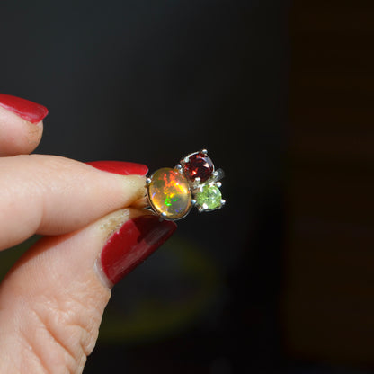 Anillo de Opalo, granate y peridoto diseño UNION