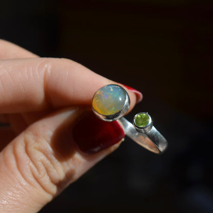 Anillo Dual con Opalo y Peridoto