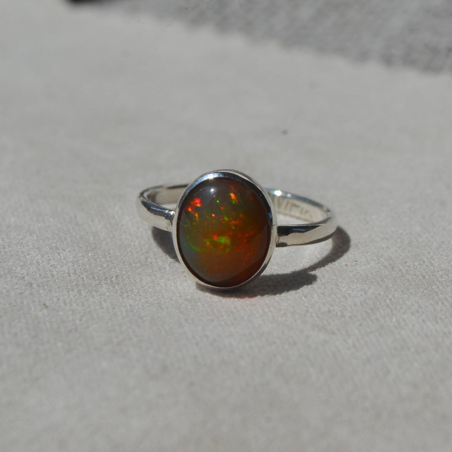 Anillo con Opalo