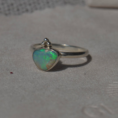 Anillo con Opalo Australiano
