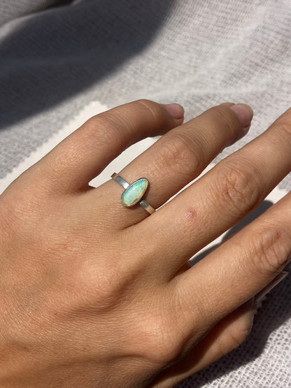 Anillo con Opalo Australiano