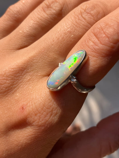 Anillo Faro con Opalo Australiano