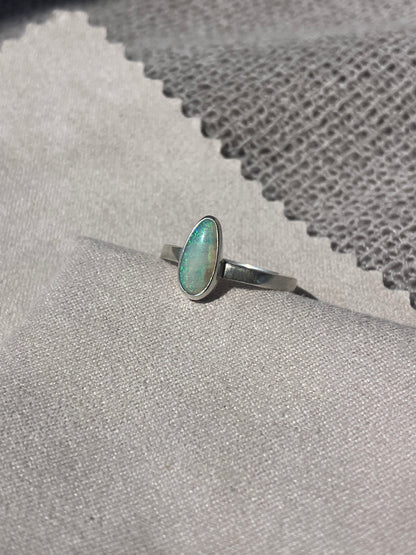 Anillo con Opalo Australiano