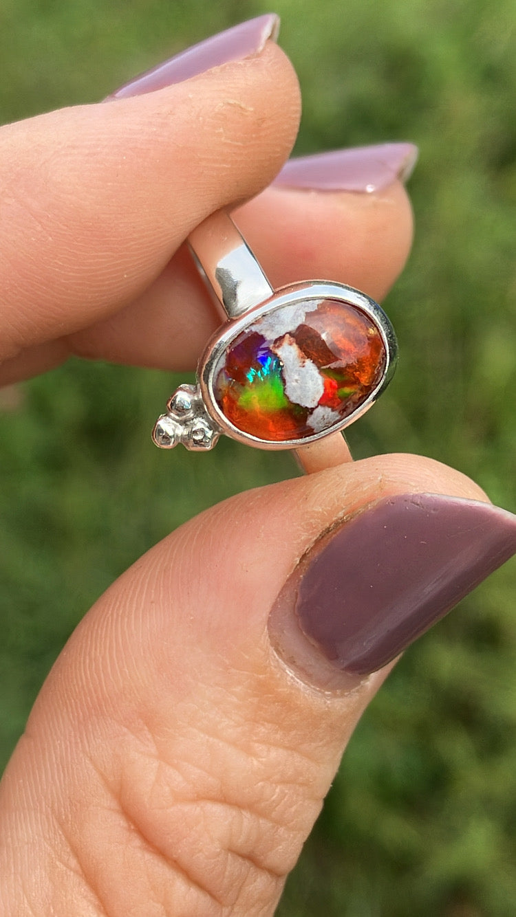 Anillo con ópalo de fuego, trinidad