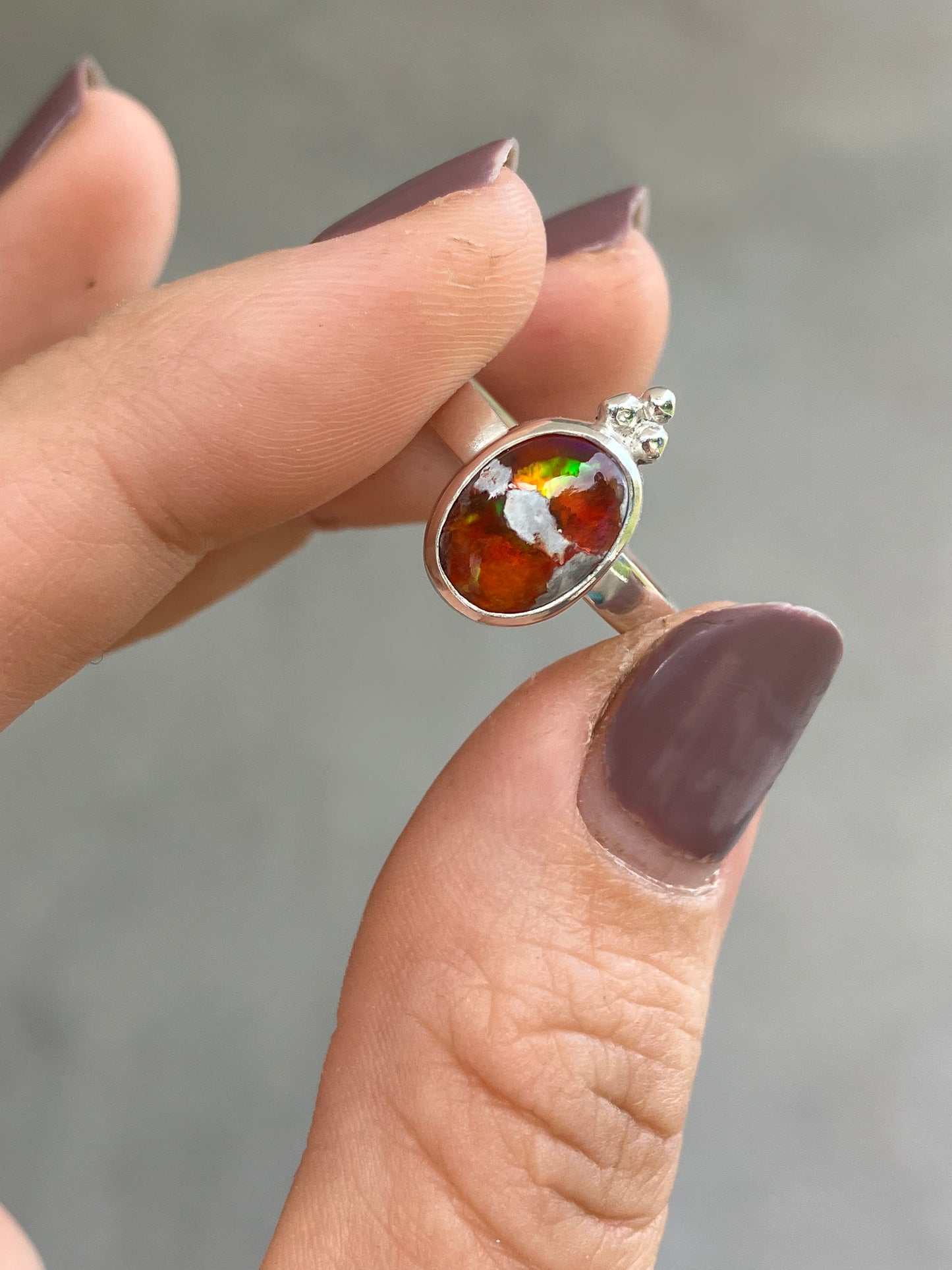 Anillo con ópalo de fuego, trinidad