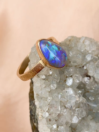 Anillo Ópalo Australiano en Oro