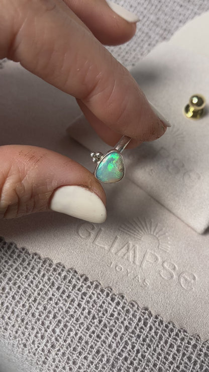 Anillo con Opalo Australiano