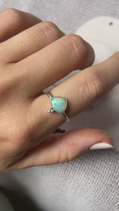 Anillo con Opalo Australiano