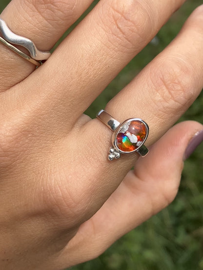 Anillo con ópalo de fuego, trinidad