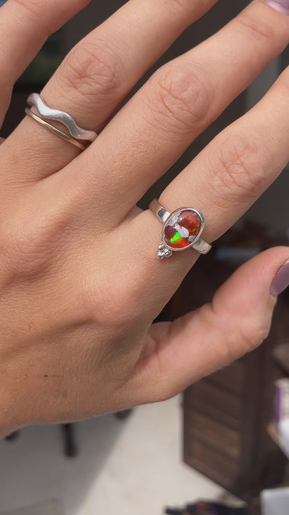 Anillo con ópalo de fuego, trinidad