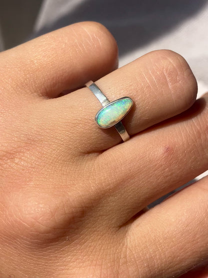 Anillo con Opalo Australiano