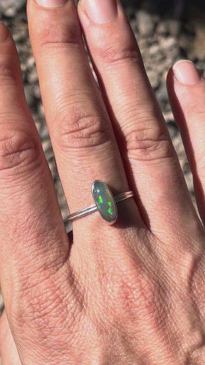 Anillo LIGERA con Opalo