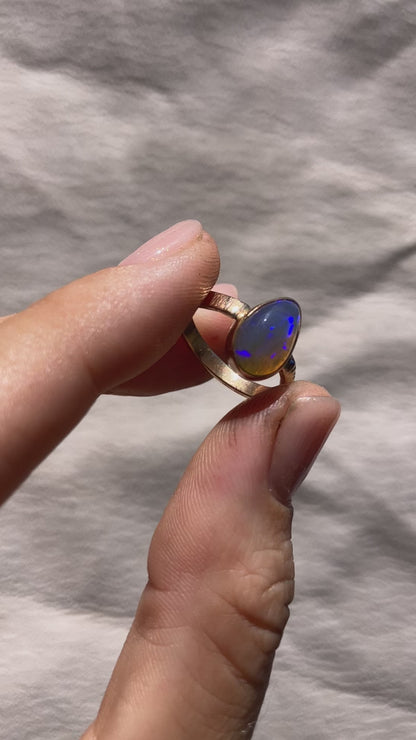 Anillo Ópalo Australiano en Oro